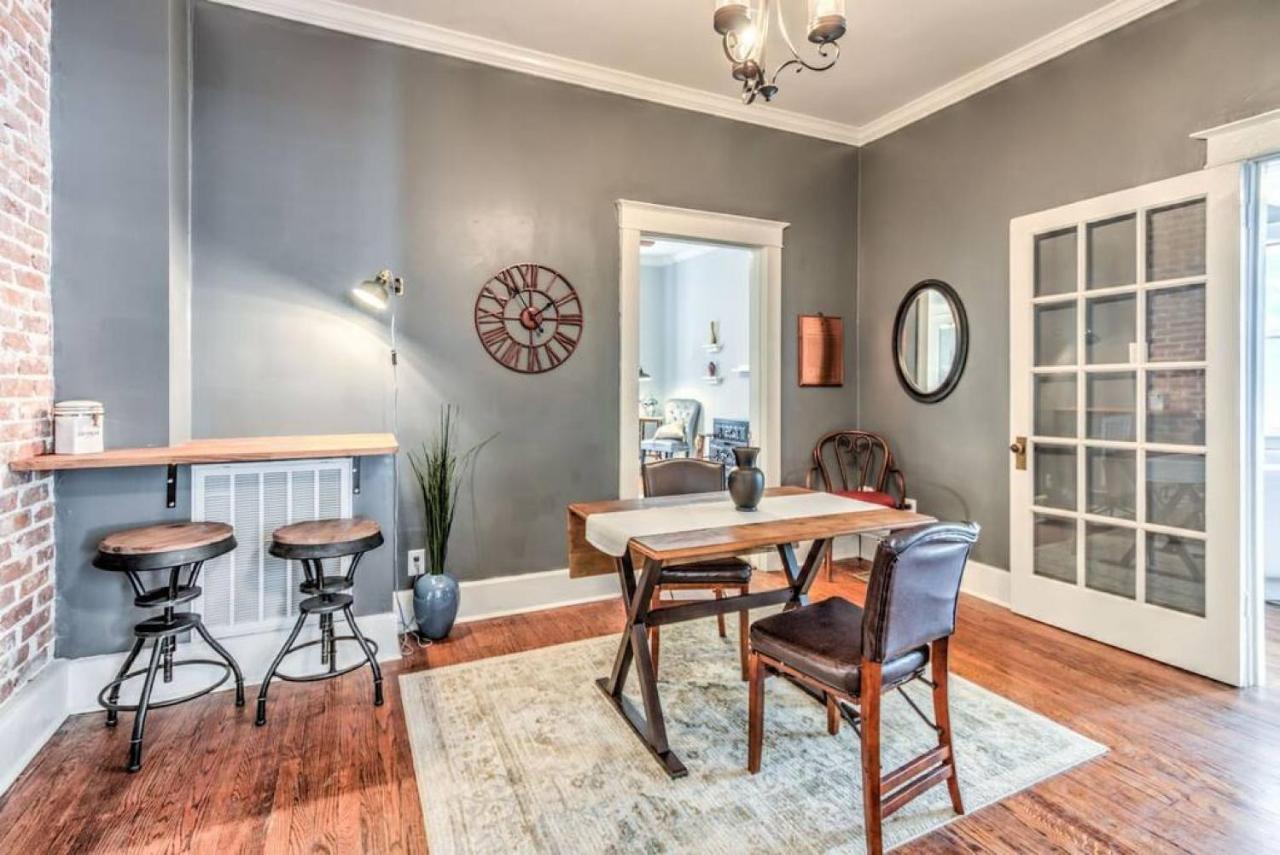 Elegant Colonial With Lovely Details And Character Мемфис Экстерьер фото