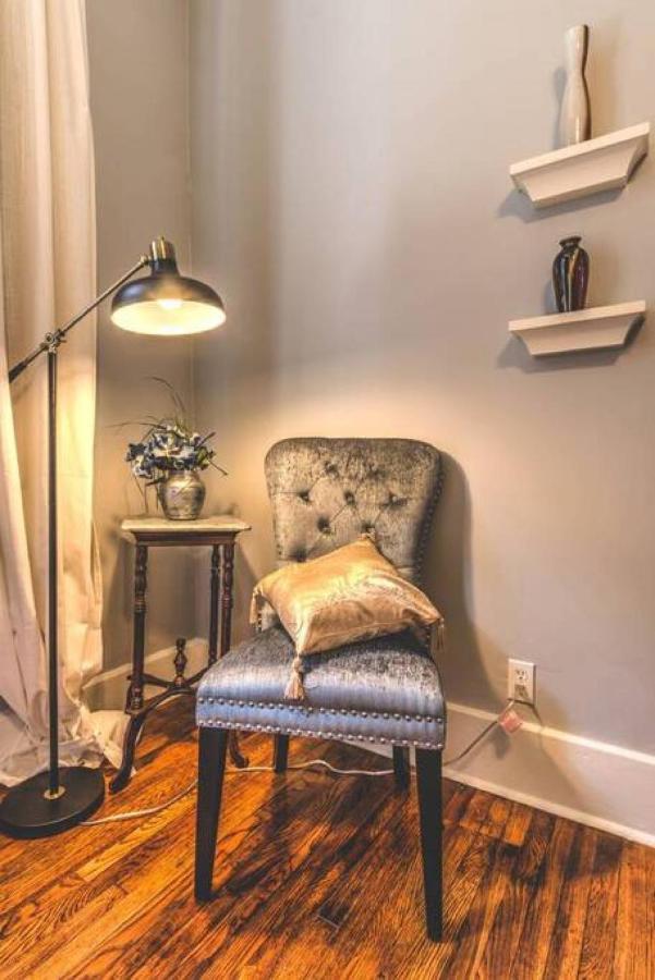 Elegant Colonial With Lovely Details And Character Мемфис Экстерьер фото