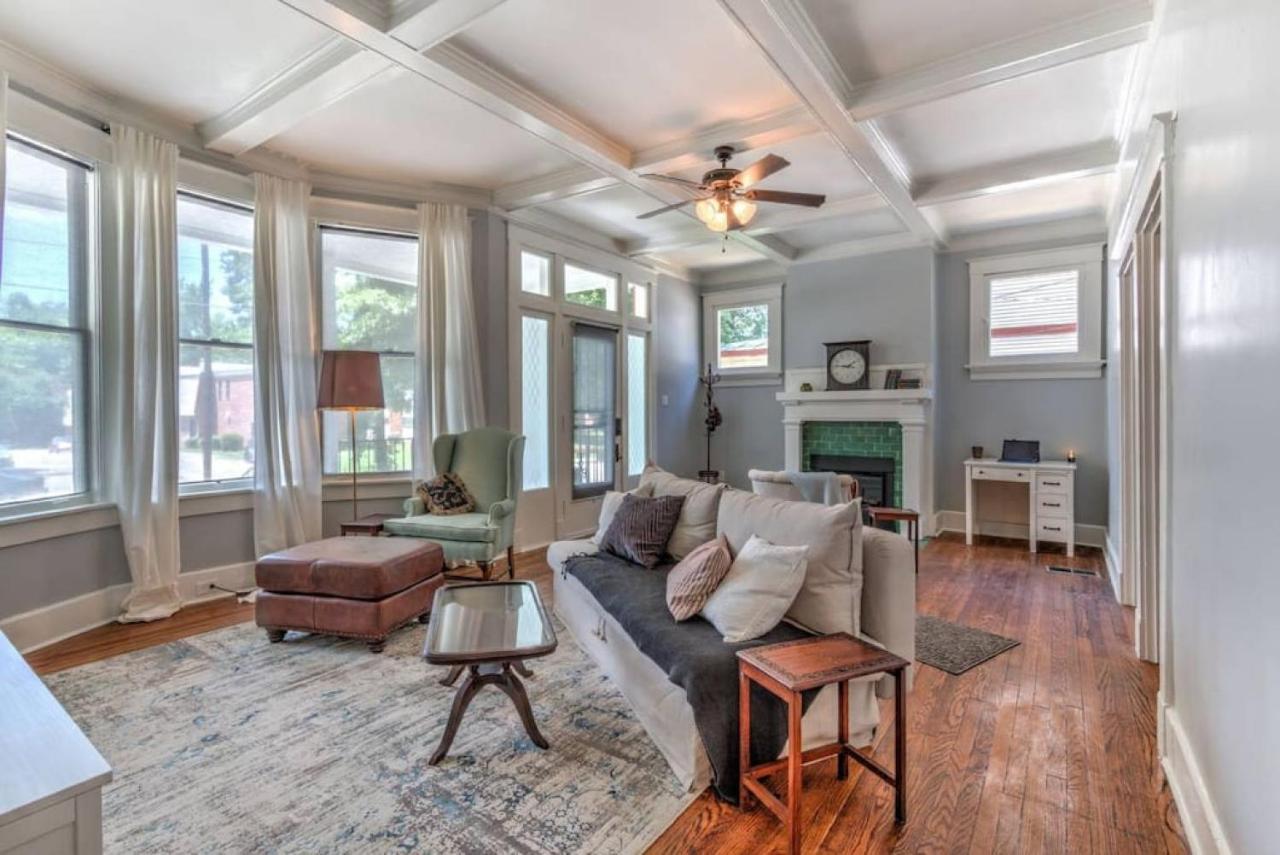 Elegant Colonial With Lovely Details And Character Мемфис Экстерьер фото