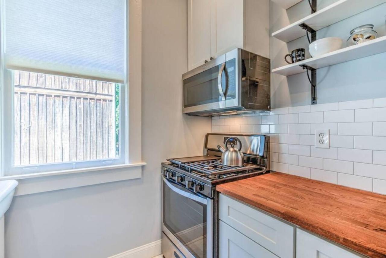 Elegant Colonial With Lovely Details And Character Мемфис Экстерьер фото